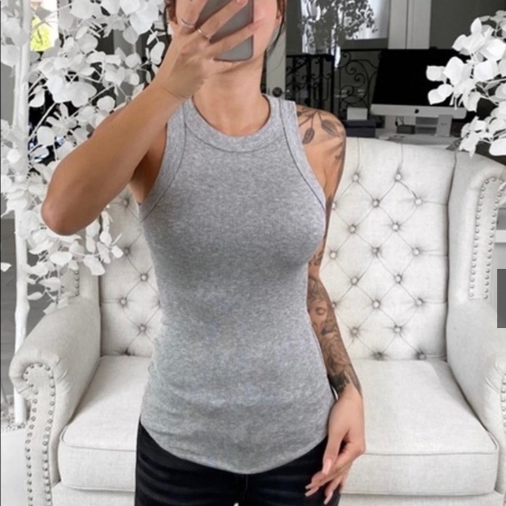 BRAND: LOUIE
Casual Tank Top